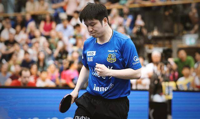 射出篮球世 射出篮球世